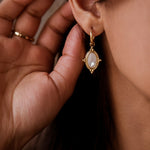 Boucles d'oreilles avec pierre naturelle blanche